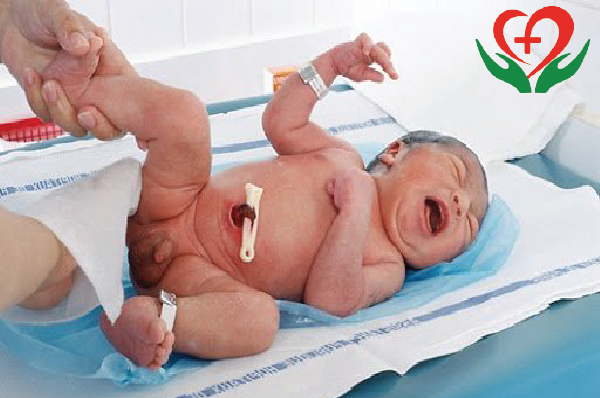 Sưng tinh hoàn ở trẻ sơ sinh được chẩn đoán như thế nào
